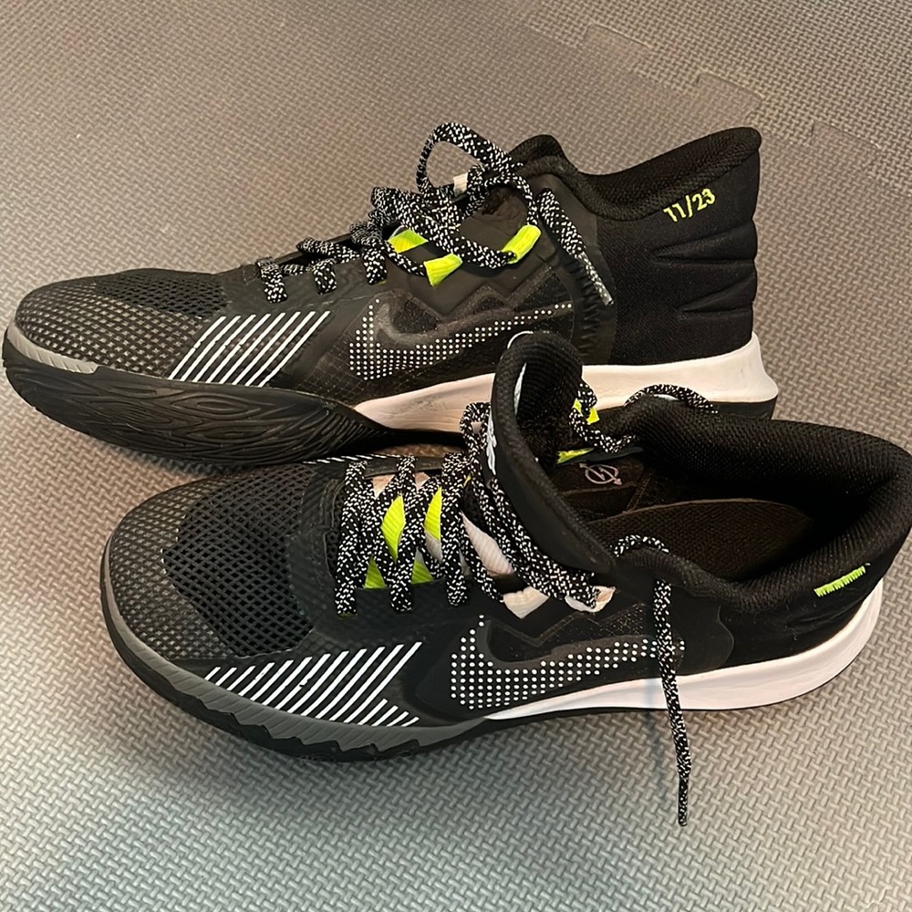 Nike Kyrie Flytrap Shoes